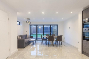 Refurbished and Cosy 3 Bed family home - OX3